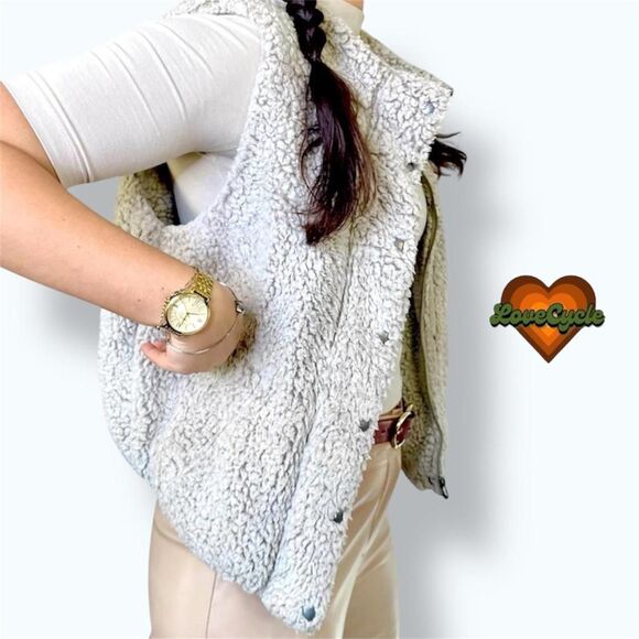 Women’s Gray Sherpa Vest – Miami (Francesca’s) – Size Small - Picture 7 of 8